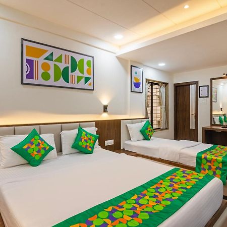 Treebo Petals Banquet & Suites - Calcutta Exterior foto