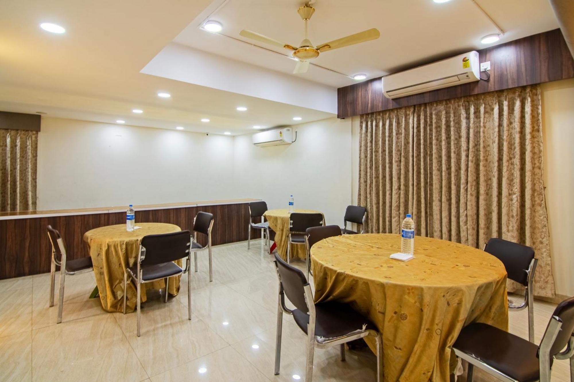 Treebo Petals Banquet & Suites - Calcutta Exterior foto