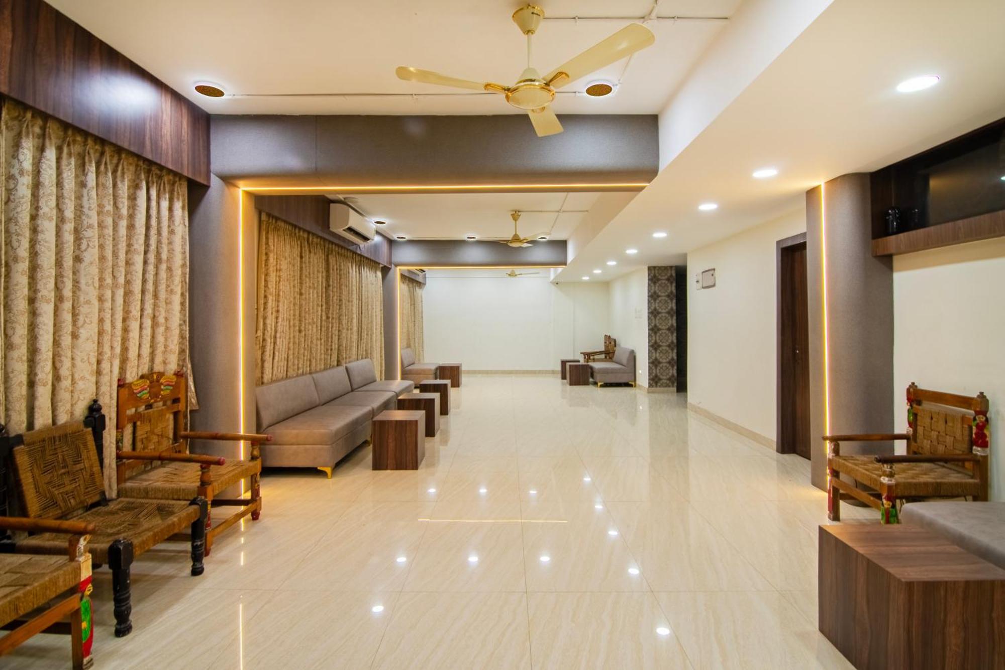 Treebo Petals Banquet & Suites - Calcutta Exterior foto